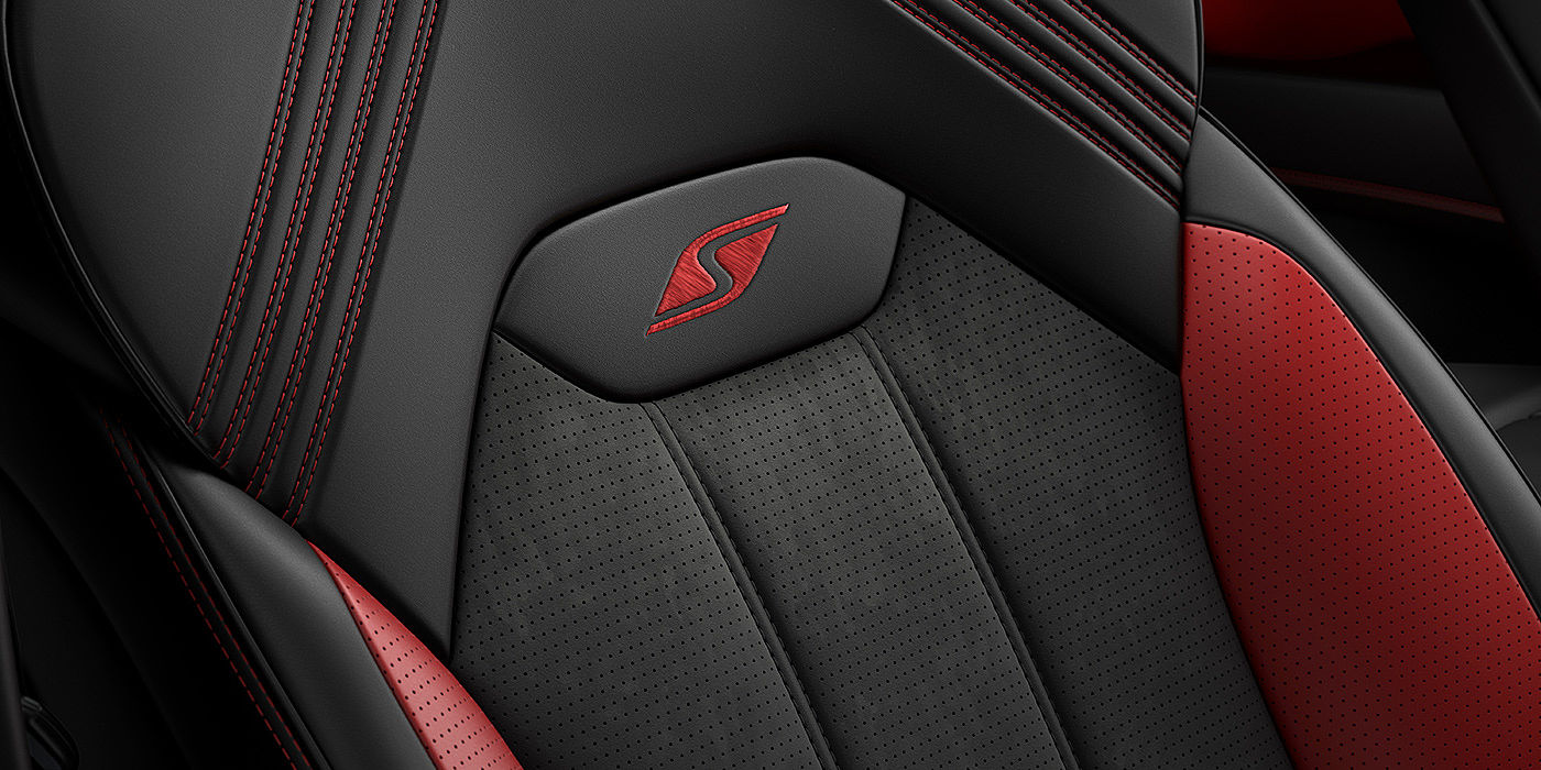 Bentley Doha Bentley Bentayga S seat with detailed red Hotspur stitching and black Beluga coloured hide. 